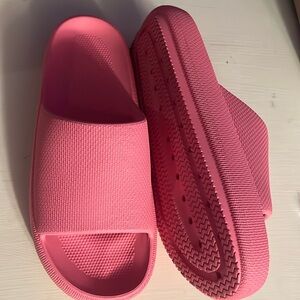 Victoria’s Secret Pink Slides Like New Size 9/10
